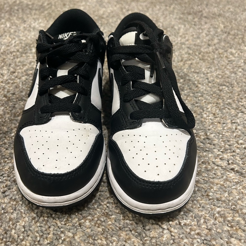 Nike Dunk Low
Little Kids' Shoes
Nike Kids Black and White Athletic Sneakers